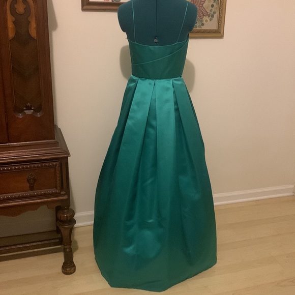 Amazing Vintage Satin Green Petal Ballgown - Picture 5 of 7